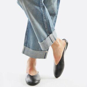 Alumnae Simple Almond Curved Mule Shoes